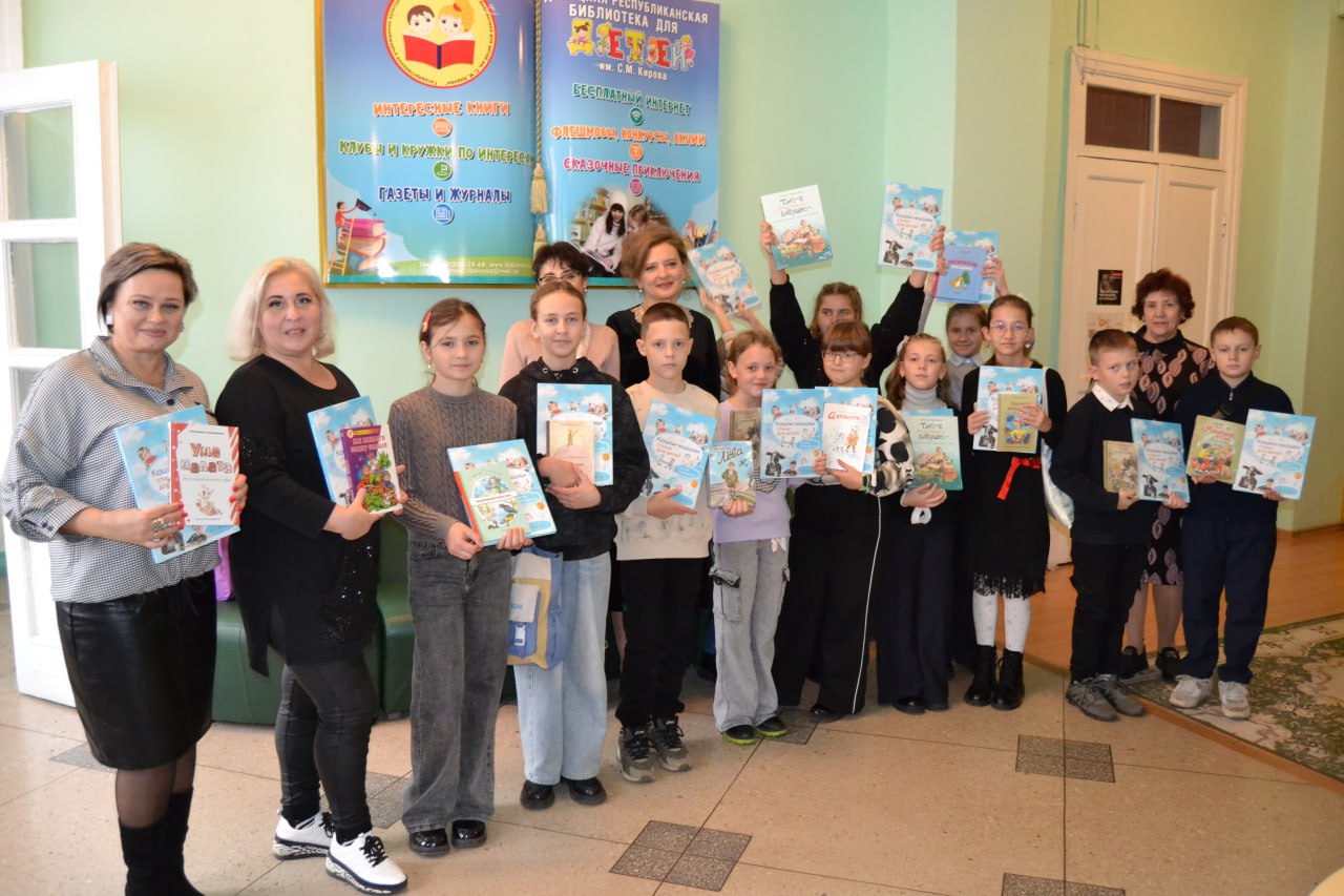 Творческая экскурсия для читателей библиотеки города Кировское Творческая экскурсия для читателей библиотеки города Кировское