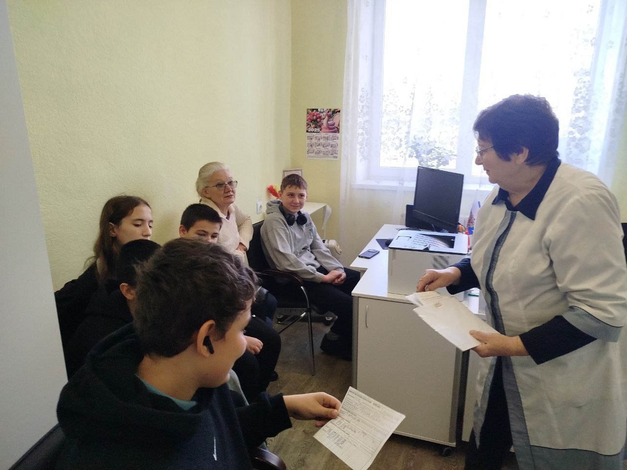 В рамках регионального проекта "Ура каникулы" Республиканской акции " Учиться в Донбассе" учащиеся 8-9 классов "Каменской школы Тельмановского муниципального округа посетили Каменский ФП. ... В рамках регионального проекта "Ура каникулы" Республиканской акции " Учиться в Донбассе" учащиеся 8-9 классов "Каменской школы Тельмановского муниципального округа посетили Каменский ФП. ...