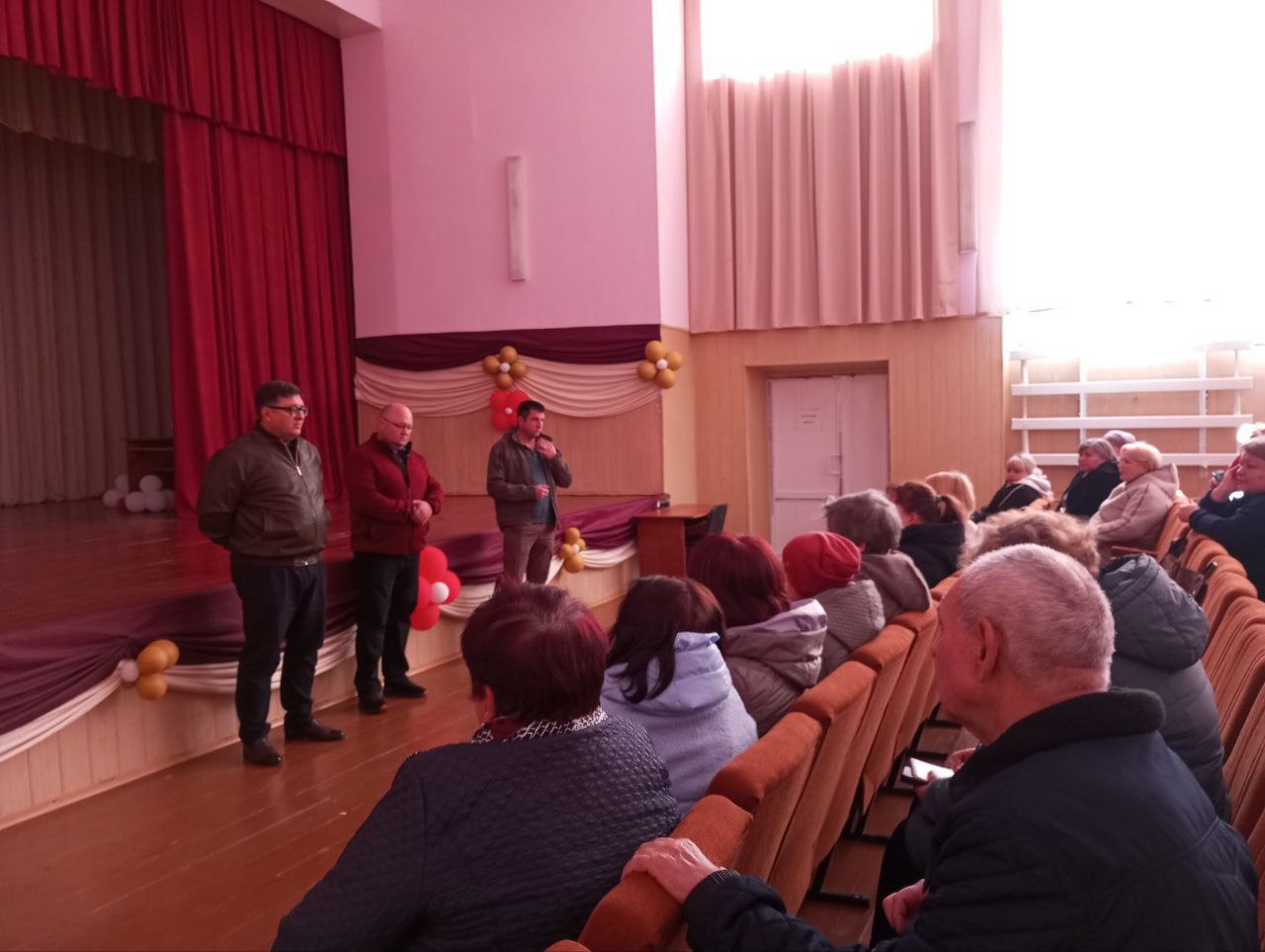 Василий Овчаров: Совместно с заместителем председателя Новоазовского муниципального совета, руководителем местной фракции партии «Единая Россия» Алексеем Сухаревским, председателем Общественного совета округа Николаем... Василий Овчаров: Совместно с заместителем председателя Новоазовского муниципального совета, руководителем местной фракции партии «Единая Россия» Алексеем Сухаревским, председателем Общественного совета округа Николаем...