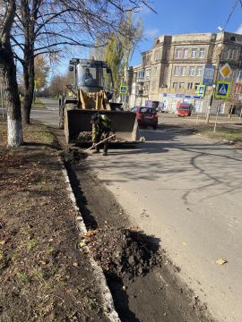 С заботой об округе.. На 31.10.2025 г. сотрудниками МУП "ЭКОС" выполнены следующие виды работ:   Вывоз мусора с территории ГБОУ "Школа №5 Ясиноватского МО" Восстановление наружного освещения по обращениям граждан (ул....