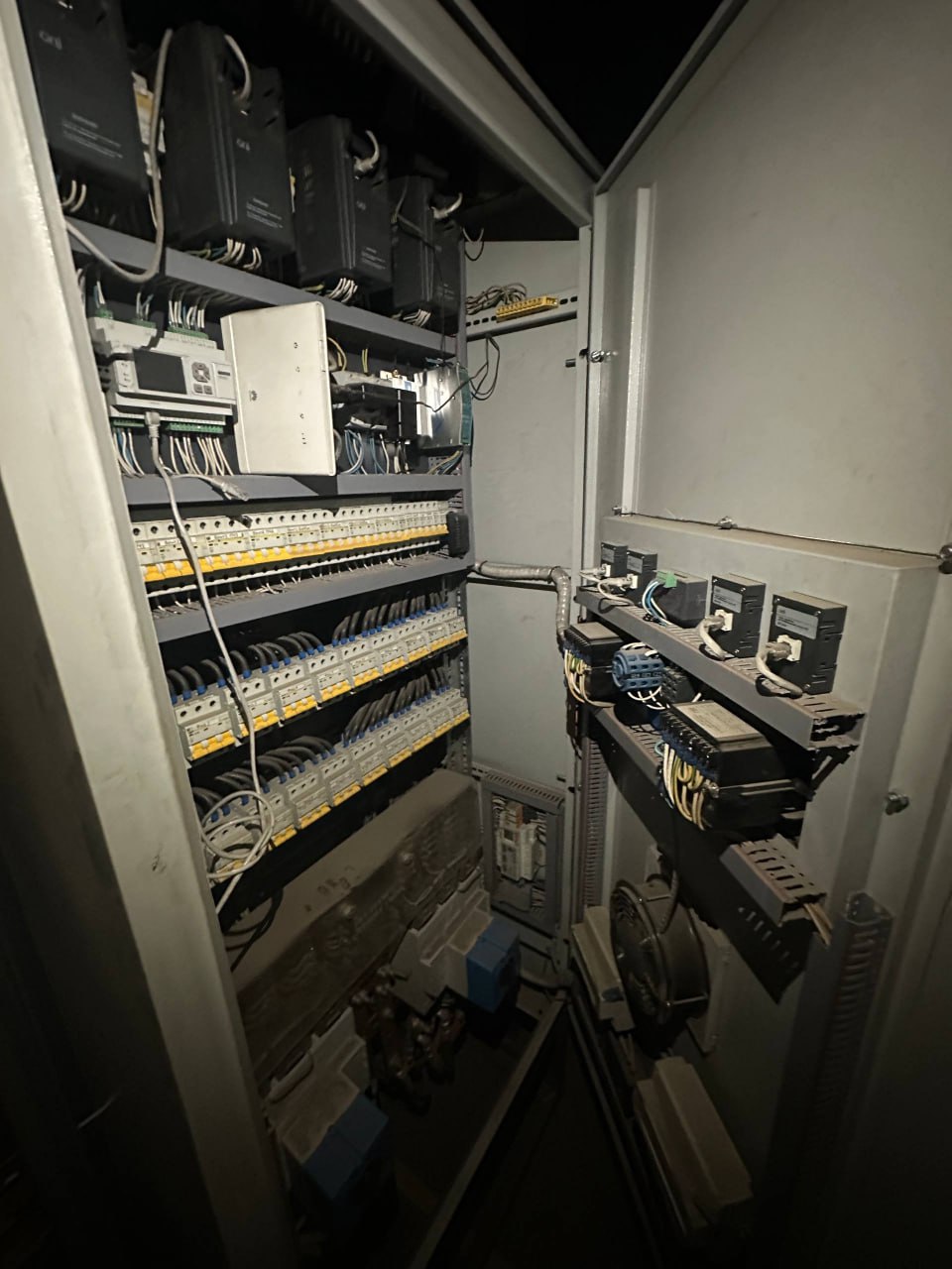 Сотрудники полиции пресекли незаконную деятельность майнинговой фермы в Енакиево