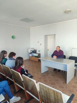 Сегодня, начальник Тельмановского территориального отдела Администрации Тельмановского округа провел встречу с коллективом филиала 28 ГКУ "Республиканский центра по предоставлению мер социальной поддержки" Тельмановского...