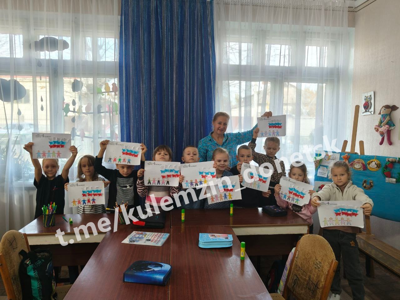 Во время осенних каникул в образовательных учреждениях Донецка прошли разнообразные мероприятия, посвященные Дню народного единства Во время осенних каникул в образовательных учреждениях Донецка прошли разнообразные мероприятия, посвященные Дню народного единства