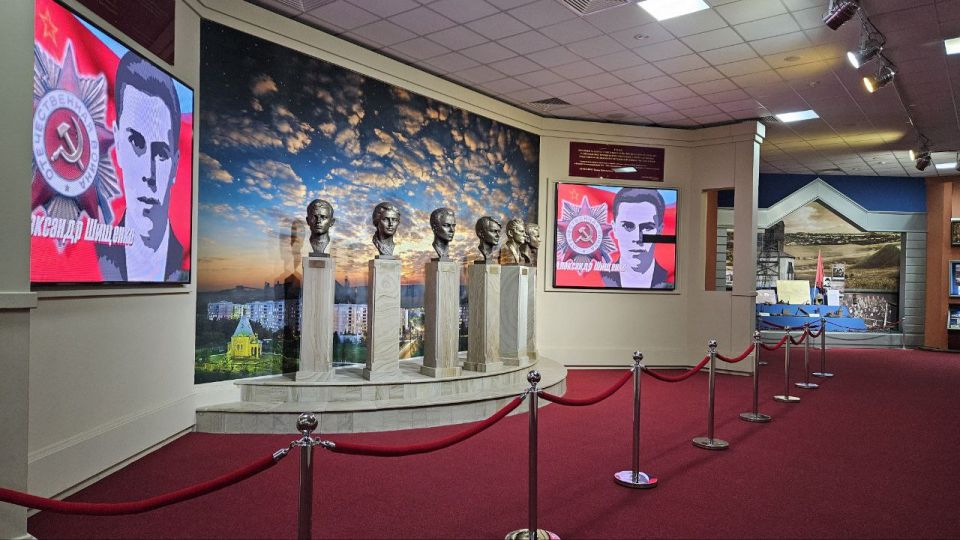 Донецкие полицейские организовали для детей посещение музея в ЛНР Донецкие полицейские организовали для детей посещение музея в ЛНР