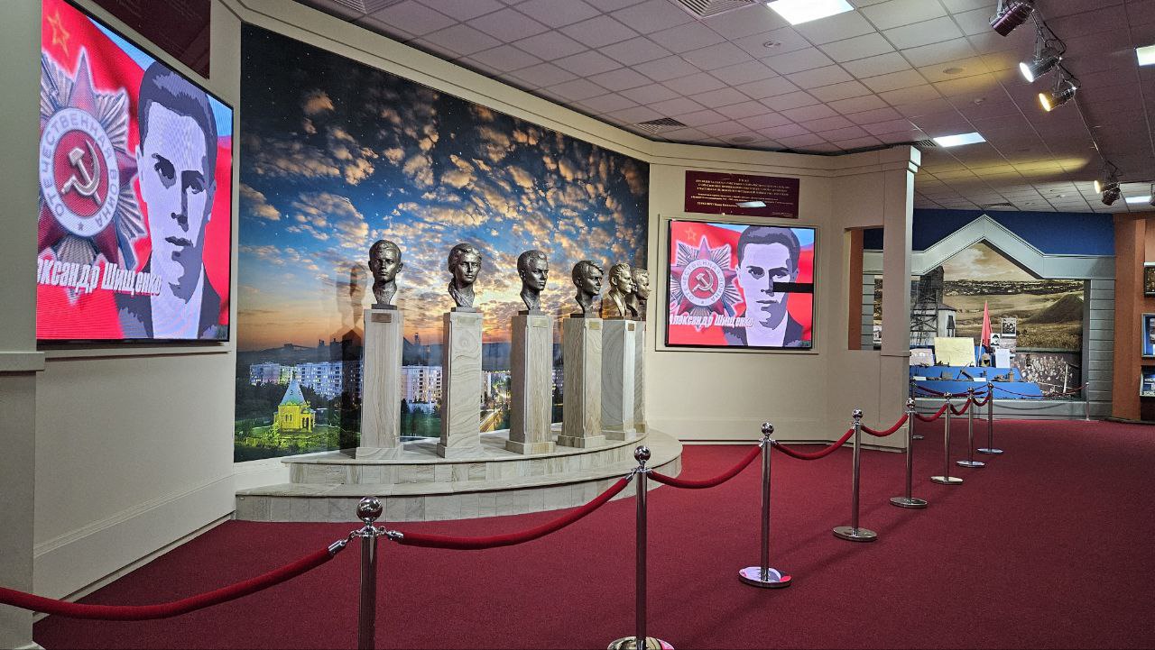 Донецкие полицейские организовали для детей посещение музея в ЛНР Донецкие полицейские организовали для детей посещение музея в ЛНР