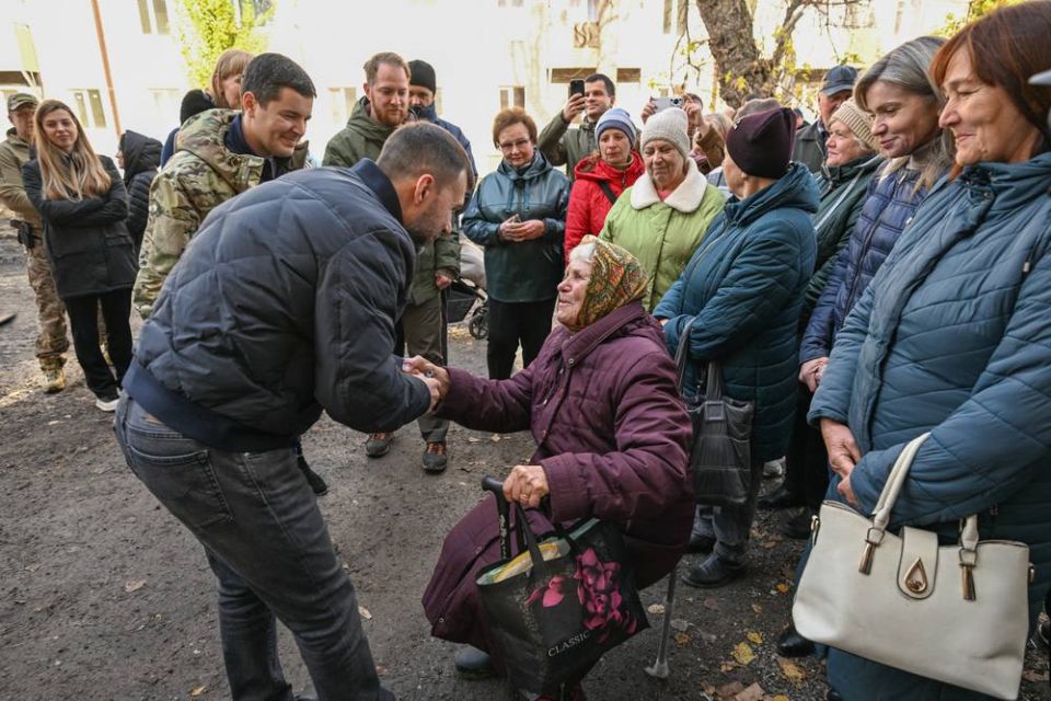 Глава Донецкой Народной Республики Денис Пушилин совместно с губернатором Ямало-Ненецкого автономного округа Дмитрием Артюховым посетили Авдеевку Глава Донецкой Народной Республики Денис Пушилин совместно с губернатором Ямало-Ненецкого автономного округа Дмитрием Артюховым посетили Авдеевку