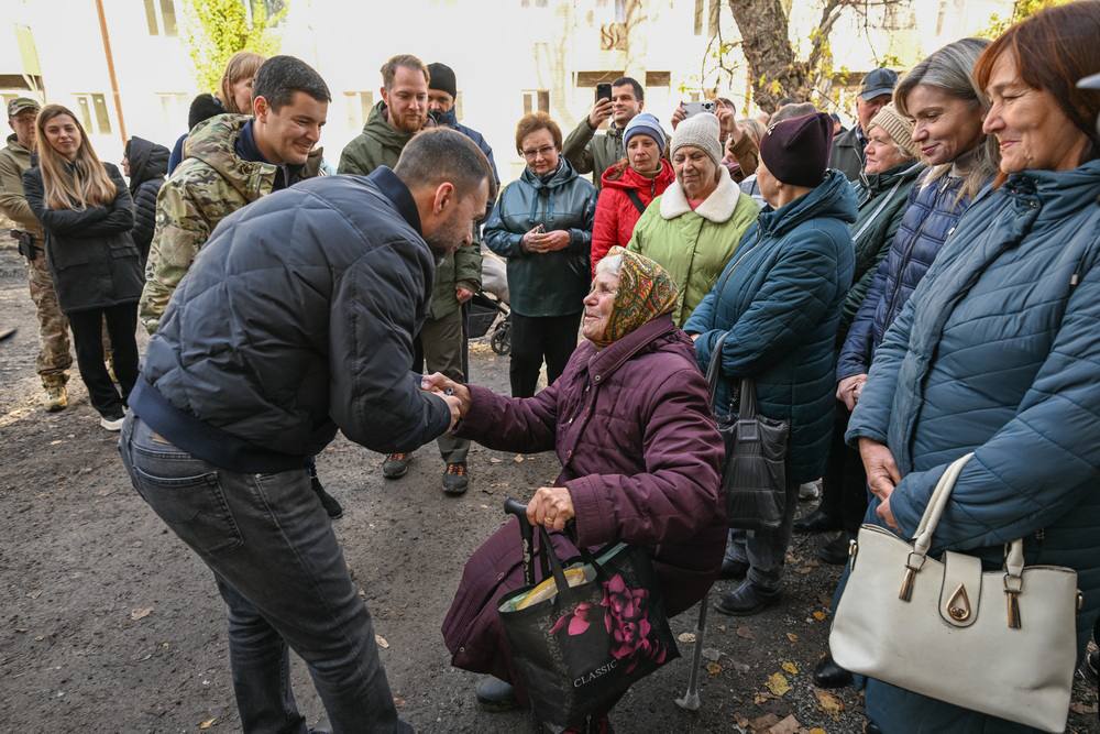 Глава Донецкой Народной Республики Денис Пушилин совместно с губернатором Ямало-Ненецкого автономного округа Дмитрием Артюховым посетили Авдеевку Глава Донецкой Народной Республики Денис Пушилин совместно с губернатором Ямало-Ненецкого автономного округа Дмитрием Артюховым посетили Авдеевку
