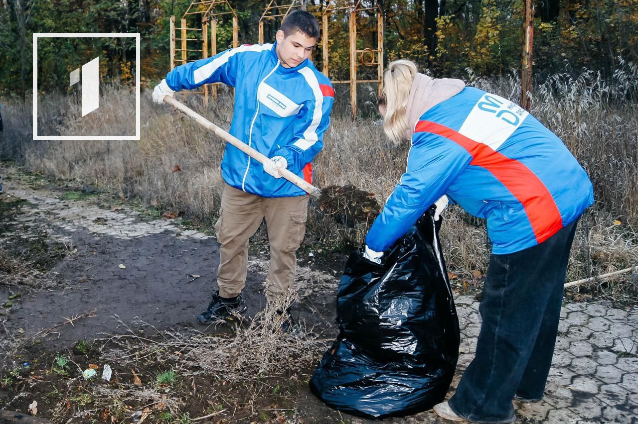 Чистота и порядок: студенты преобразили парк на Азотном Чистота и порядок: студенты преобразили парк на Азотном