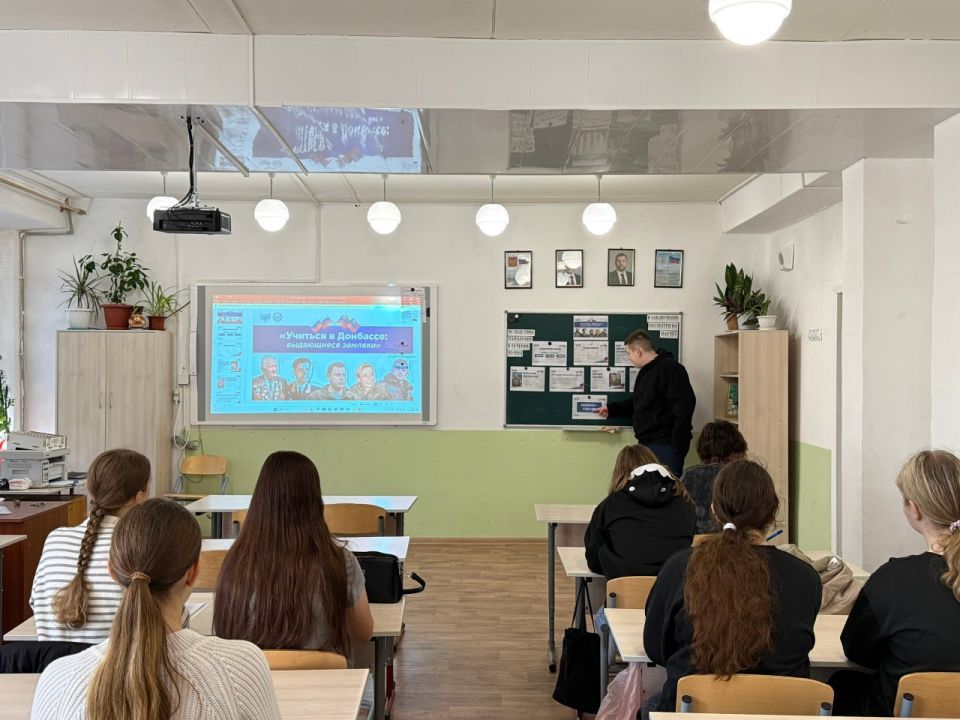 В школах Кировского прошел урок «Разговоры о важном», посвященный выдающимся землякам Донбасса В школах Кировского прошел урок «Разговоры о важном», посвященный выдающимся землякам Донбасса