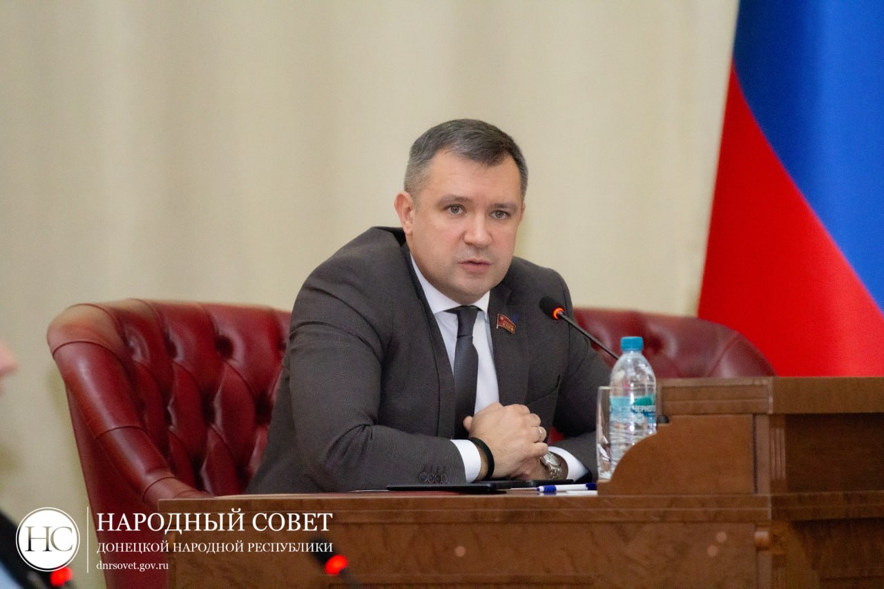 Фоторепортаж: Пленарное заседание Народного Совета ДНР Фоторепортаж: Пленарное заседание Народного Совета ДНР