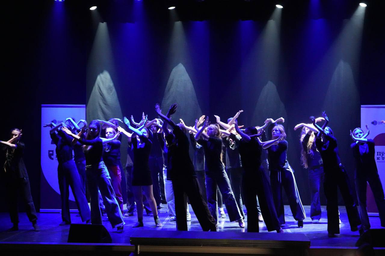 Михаил Желтяков: С 27 по 31 октября на базе Донецкого республиканского академического театра кукол прошел второй этап уникального театрально-образовательного форума для детей Михаил Желтяков: С 27 по 31 октября на базе Донецкого республиканского академического театра кукол прошел второй этап уникального театрально-образовательного форума для детей