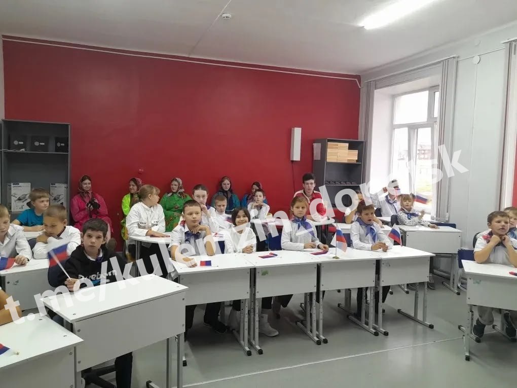 Во время осенних каникул в образовательных учреждениях Донецка прошли разнообразные мероприятия, посвященные Дню народного единства Во время осенних каникул в образовательных учреждениях Донецка прошли разнообразные мероприятия, посвященные Дню народного единства