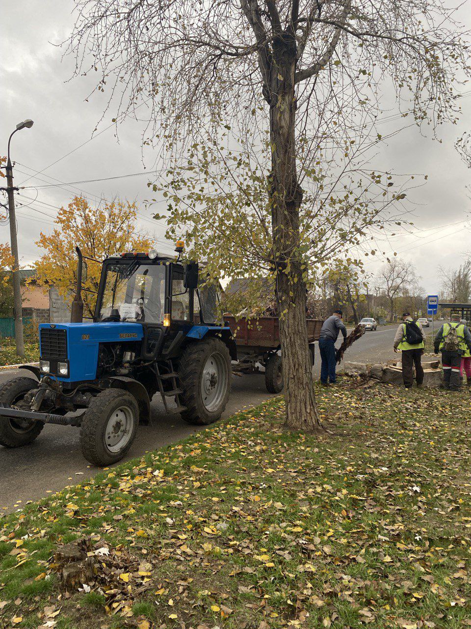С заботой об округе.. На 31.10.2025 г. сотрудниками МУП "ЭКОС" выполнены следующие виды работ:   Вывоз мусора с территории ГБОУ "Школа №5 Ясиноватского МО" Восстановление наружного освещения по обращениям граждан (ул.... С заботой об округе.. На 31.10.2025 г. сотрудниками МУП "ЭКОС" выполнены следующие виды работ:   Вывоз мусора с территории ГБОУ "Школа №5 Ясиноватского МО" Восстановление наружного освещения по обращениям граждан (ул....