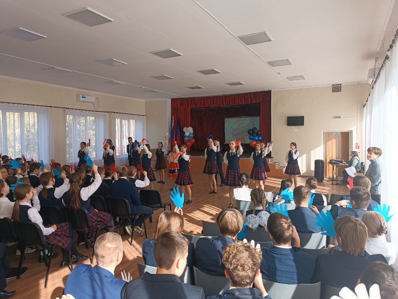 Игорь Мартынов: День народного единства в общеобразовательных учреждениях городского округа Енакиево Игорь Мартынов: День народного единства в общеобразовательных учреждениях городского округа Енакиево