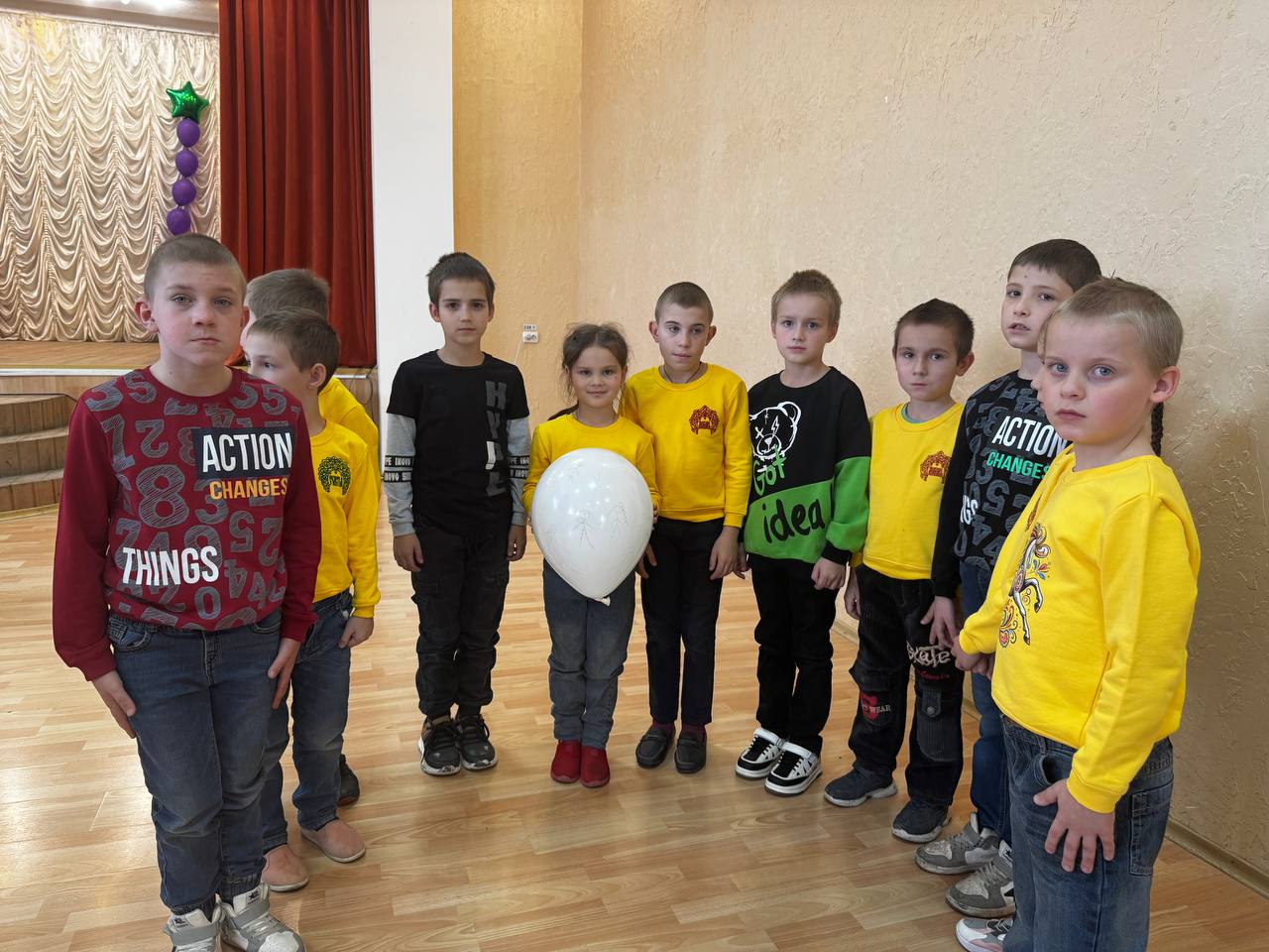 «Наша дружная семья»: Вечер тепла и единства в Амвросиевском детском доме «Росток» «Наша дружная семья»: Вечер тепла и единства в Амвросиевском детском доме «Росток»