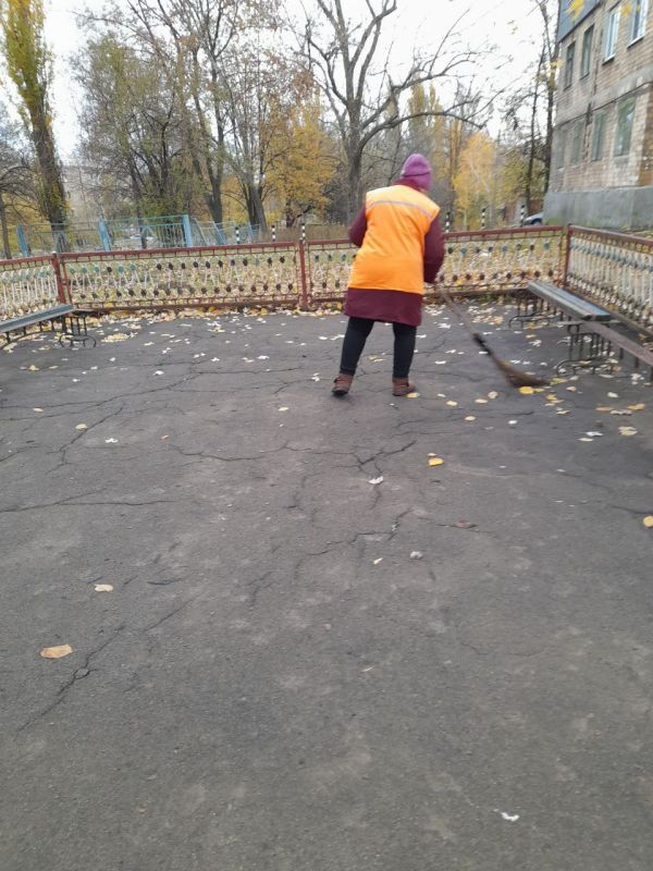 С заботой об округе.. На 31.10.2025 г. сотрудниками МУП АГЯ "ЖЭК" выполнены следующие виды работ: Выполнена уборка территории на Авдеевском и Ясиноватском участках Выполнены работы по ручной уборке автодороги с очисткой... С заботой об округе.. На 31.10.2025 г. сотрудниками МУП АГЯ "ЖЭК" выполнены следующие виды работ: Выполнена уборка территории на Авдеевском и Ясиноватском участках Выполнены работы по ручной уборке автодороги с очисткой...