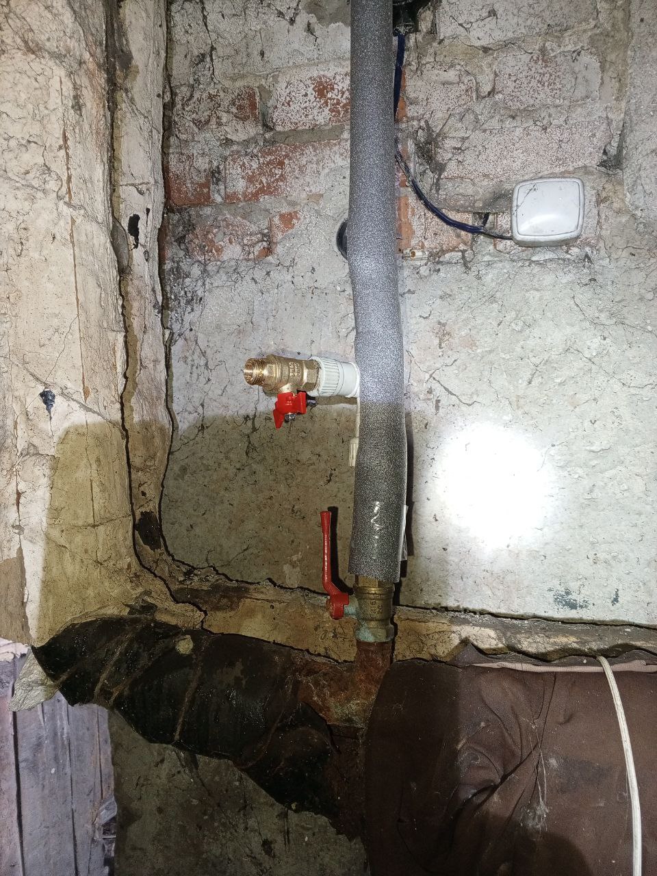 В Дебальцево, мониторинговые группы тепла оперативно реагируют на аварийные ситуации в системах отопления В Дебальцево, мониторинговые группы тепла оперативно реагируют на аварийные ситуации в системах отопления