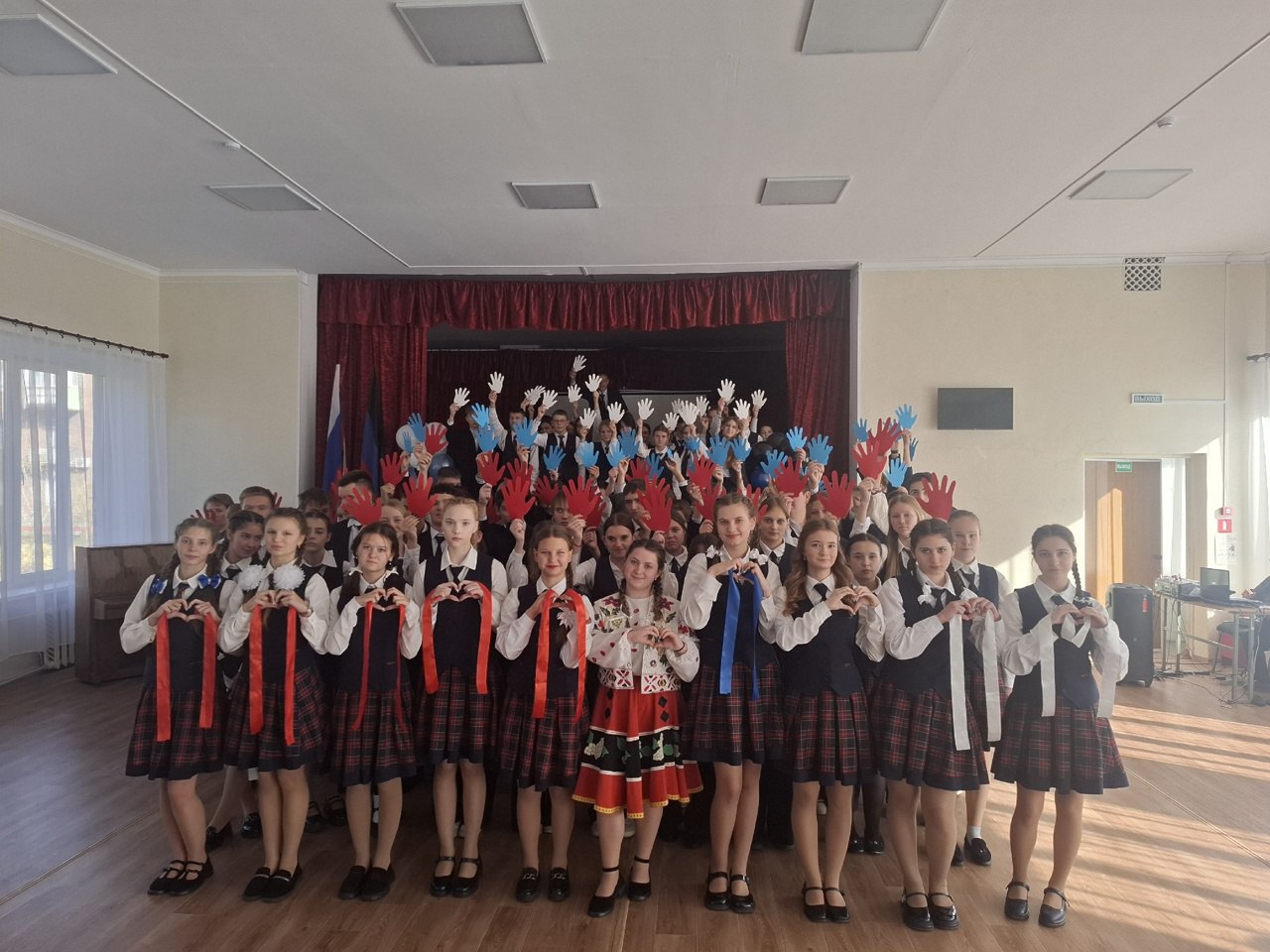 Игорь Мартынов: День народного единства в общеобразовательных учреждениях городского округа Енакиево Игорь Мартынов: День народного единства в общеобразовательных учреждениях городского округа Енакиево