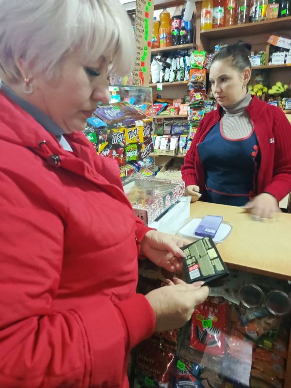 Роман Конев: Активисты Народного контроля проверили ряд магазинов в Никитовском районе Горловки Роман Конев: Активисты Народного контроля проверили ряд магазинов в Никитовском районе Горловки