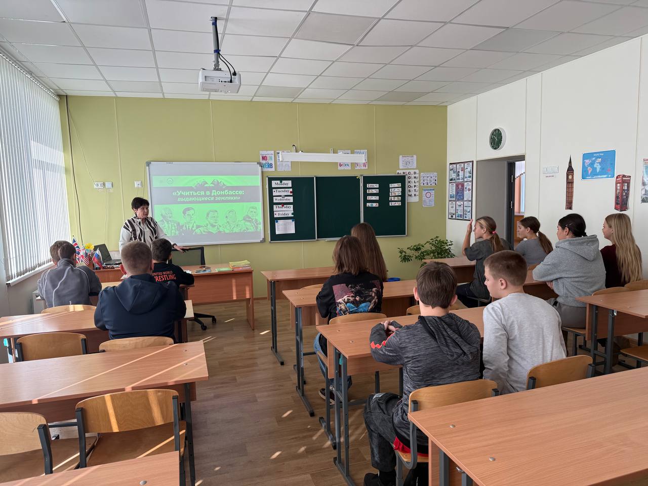 Сегодня для ребят 1-11 классов Тельмановской гимназии прошло региональное внеурочное занятия из цикла "Разговоры о важном" на тему "Учиться в Донбассе: выдающиеся земляки" Сегодня для ребят 1-11 классов Тельмановской гимназии прошло региональное внеурочное занятия из цикла "Разговоры о важном" на тему "Учиться в Донбассе: выдающиеся земляки"