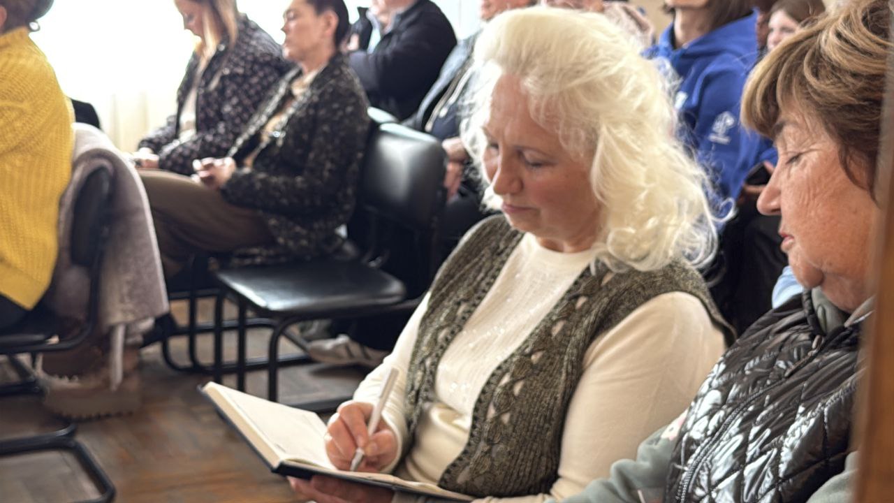 В Ленинском районе Донецка обсудили методы мониторинга социальных проектов В Ленинском районе Донецка обсудили методы мониторинга социальных проектов