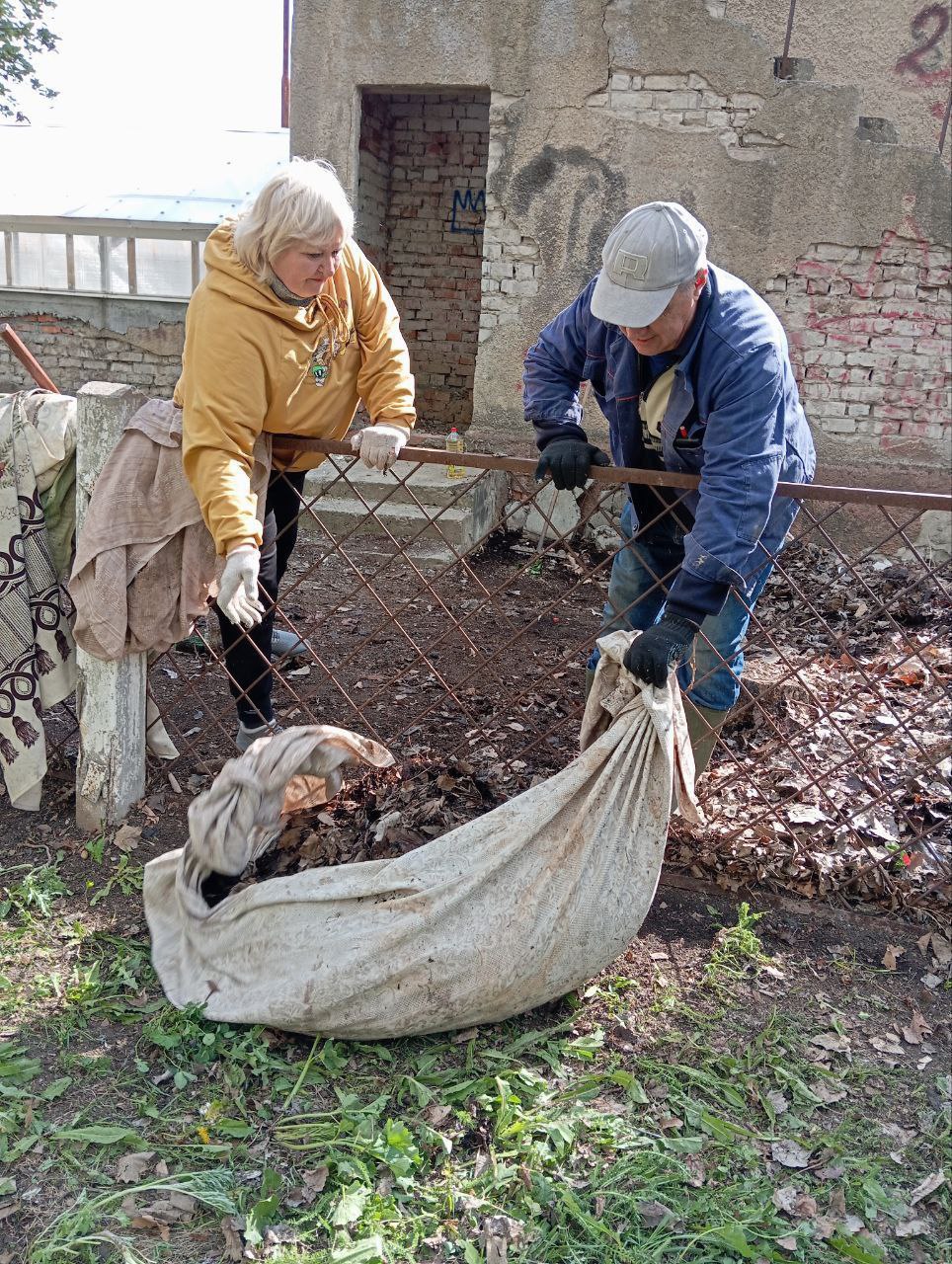 Сергей Желновач: В рамках акции "Экологический субботник", сегодня 31.10.2025, в городе Светлодарск работники городских предприятий и учреждений совместно с работниками участка №6 Енакиевского филиала ЕРФ по управлению МКД... Сергей Желновач: В рамках акции "Экологический субботник", сегодня 31.10.2025, в городе Светлодарск работники городских предприятий и учреждений совместно с работниками участка №6 Енакиевского филиала ЕРФ по управлению МКД...