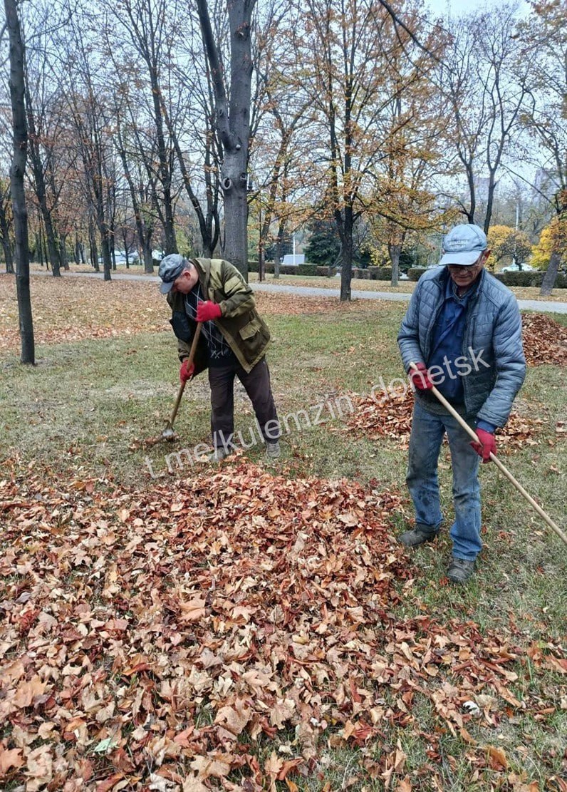 Даже когда небо затянуто серыми облаками, а холодный ветер шуршит пожелтевшими листьями, жизнь в городских парках продолжается, радуя Дончан и гостей города Даже когда небо затянуто серыми облаками, а холодный ветер шуршит пожелтевшими листьями, жизнь в городских парках продолжается, радуя Дончан и гостей города