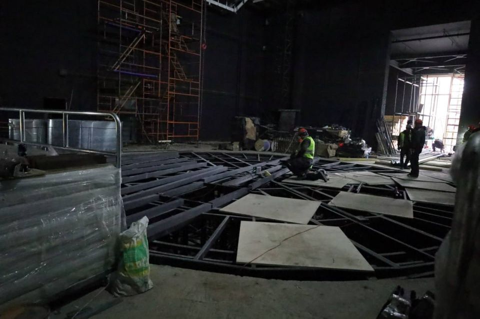 Восстановительные работы в драмтеатре Мариуполя близятся к завершению Восстановительные работы в драмтеатре Мариуполя близятся к завершению