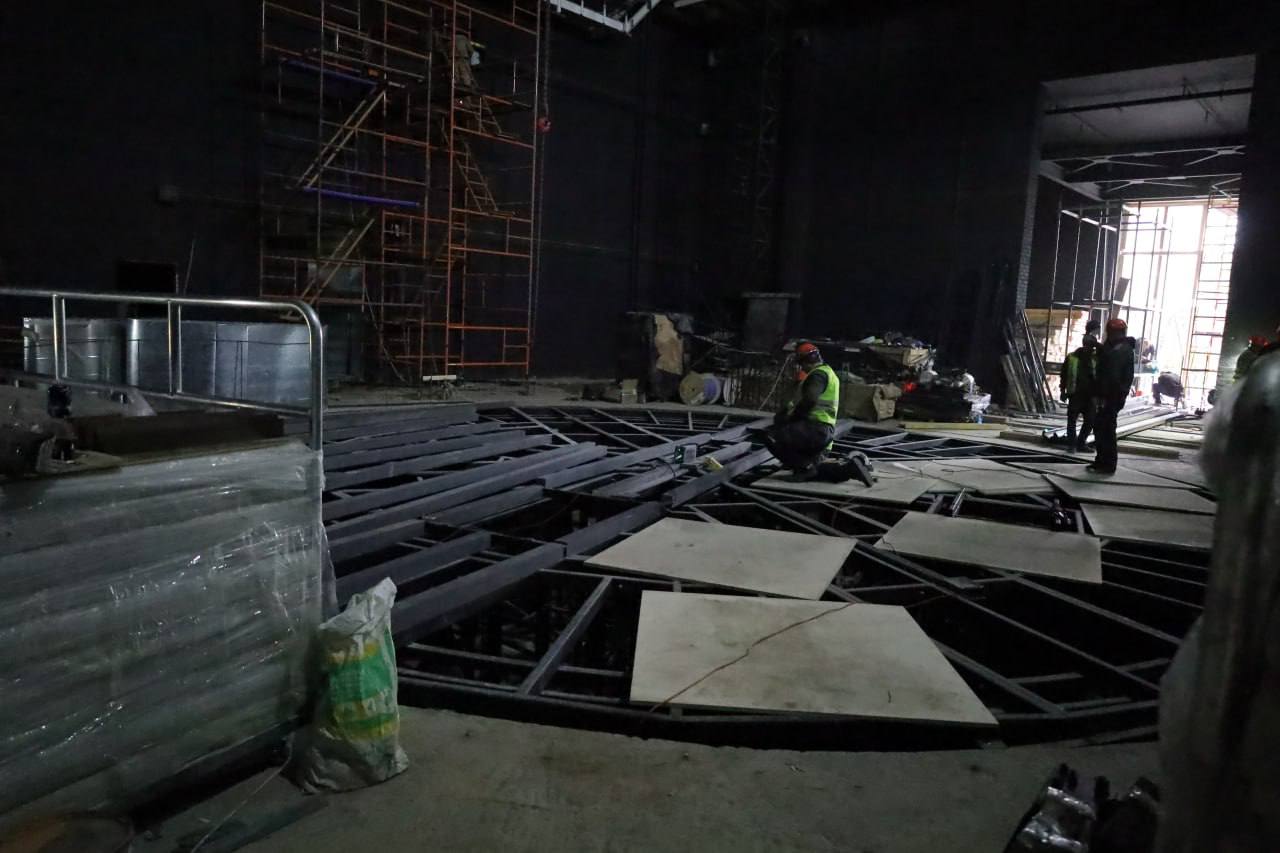 Восстановительные работы в драмтеатре Мариуполя близятся к завершению Восстановительные работы в драмтеатре Мариуполя близятся к завершению