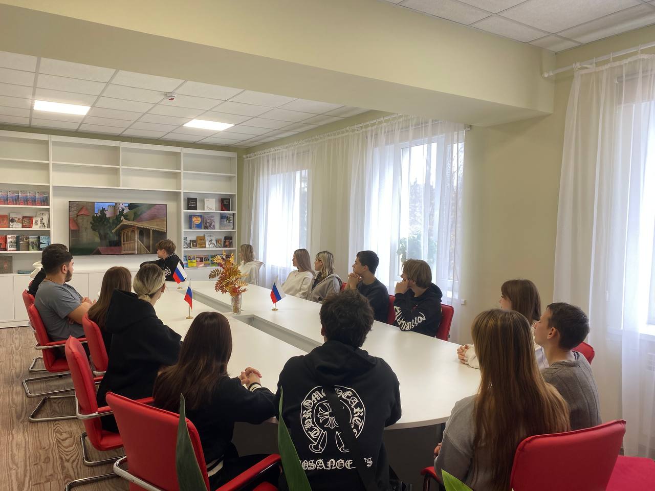 Сегодня, в преддверии празднования Дня народного единства, который отмечается ежегодно 4 ноября, сотрудники Дебальцевского городского музея совместно с участниками Клуба «Патриот» провели исторический урок, входе... Сегодня, в преддверии празднования Дня народного единства, который отмечается ежегодно 4 ноября, сотрудники Дебальцевского городского музея совместно с участниками Клуба «Патриот» провели исторический урок, входе...