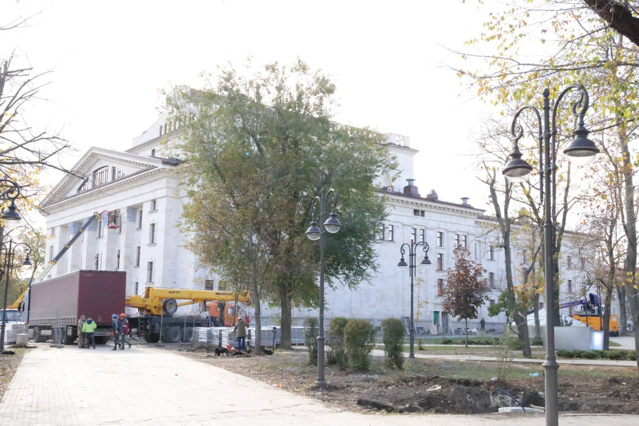 Восстановительные работы в драмтеатре Мариуполя близятся к завершению Восстановительные работы в драмтеатре Мариуполя близятся к завершению