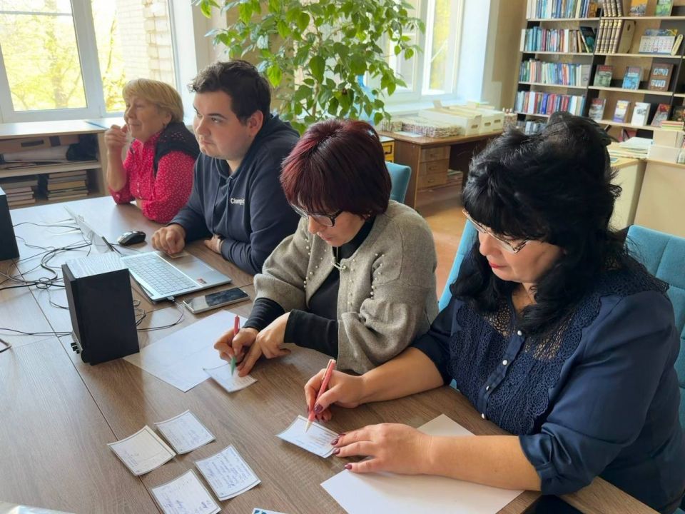 "В единстве наша сила". В преддверии Дня народного единства на базе Центра популяризации русского языка и культуры в читальном зале библиотеки прошла тематическая интеллектуально- развлекательная игра "В единстве наша сила"... "В единстве наша сила". В преддверии Дня народного единства на базе Центра популяризации русского языка и культуры в читальном зале библиотеки прошла тематическая интеллектуально- развлекательная игра "В единстве наша сила"...