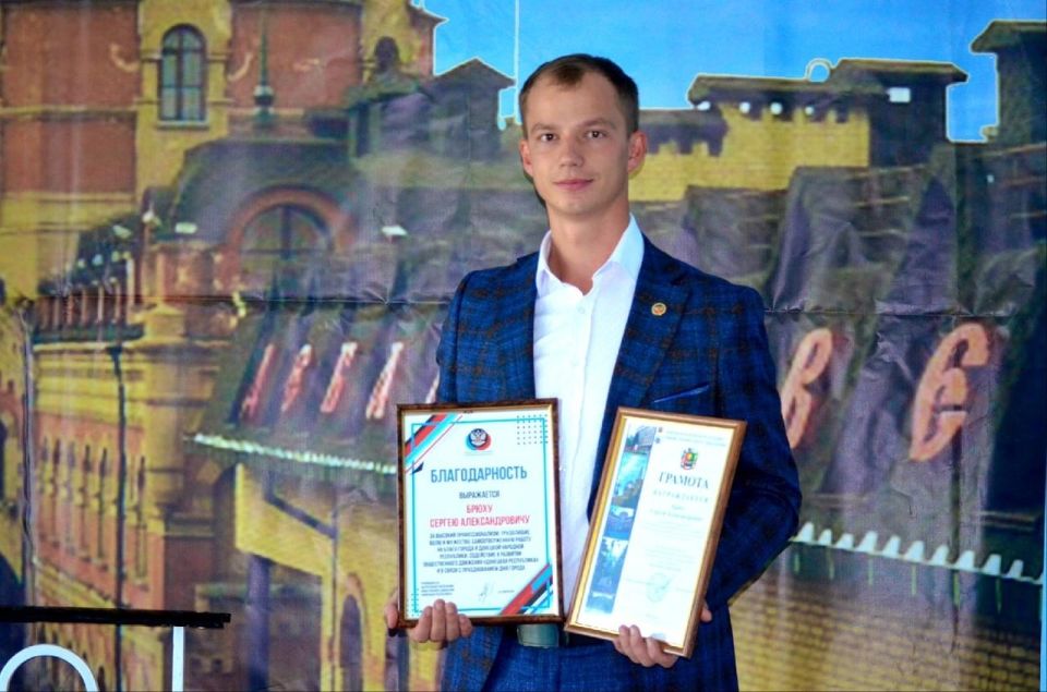 Сергей Желновач: Педагог из Дебальцево участвует в проекте «Учителя Донбасса — гордимся вами» Сергей Желновач: Педагог из Дебальцево участвует в проекте «Учителя Донбасса — гордимся вами»