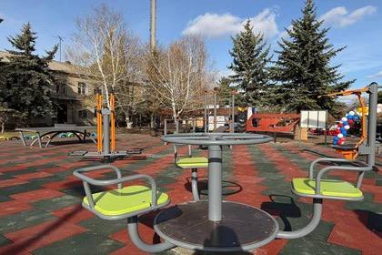 В селе Придорожное Старобешевского округа открыли современную детскую площадку