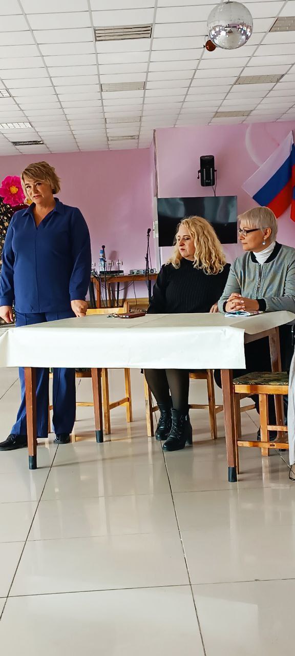 С 2025 года по решению Президента во всех регионах России начала действовать программа "Земский работник культуры", призванная привлечь в малые города, посёлки и села больше специалистов в отрасли С 2025 года по решению Президента во всех регионах России начала действовать программа "Земский работник культуры", призванная привлечь в малые города, посёлки и села больше специалистов в отрасли