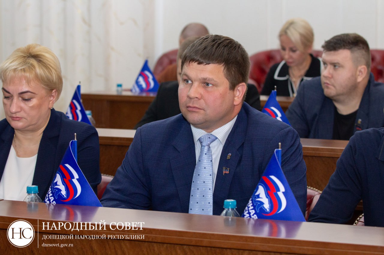 Фоторепортаж: Пленарное заседание Народного Совета ДНР Фоторепортаж: Пленарное заседание Народного Совета ДНР