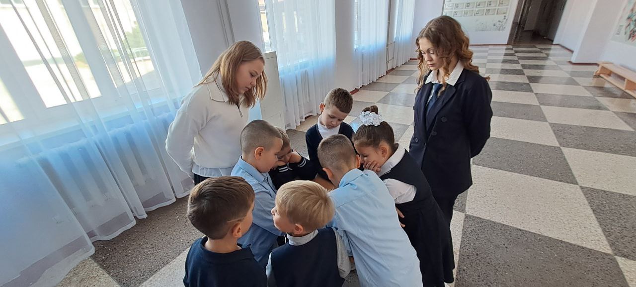 В преддверии Дня народного единства, по инициативе Совета Движения первых, в ГБОУ «Светлодарский УВК» состоялось замечательное мероприятие - "Мы разные, но мы вместе!" для обучающихся 1- 4 классов В преддверии Дня народного единства, по инициативе Совета Движения первых, в ГБОУ «Светлодарский УВК» состоялось замечательное мероприятие - "Мы разные, но мы вместе!" для обучающихся 1- 4 классов