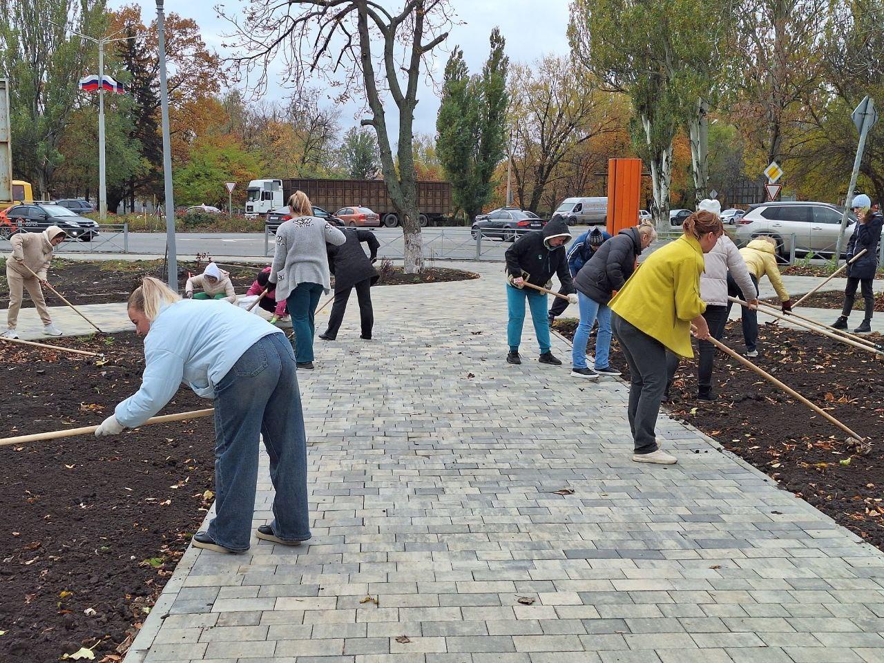 Александр Шатов: Субботник в сквере им. Ленина Александр Шатов: Субботник в сквере им. Ленина