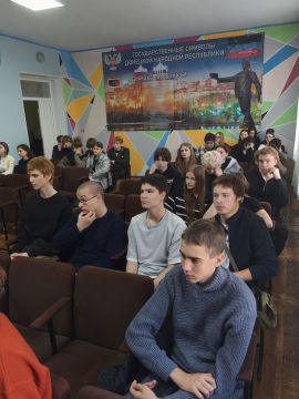 Историки ДонГУ встретились со старшеклассниками донецкой школы № 9