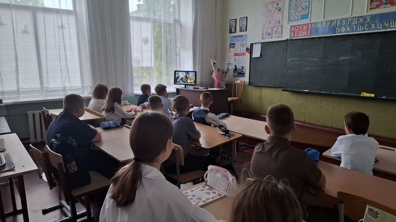 В школах Кировского прошел урок «Разговоры о важном», посвященный выдающимся землякам Донбасса В школах Кировского прошел урок «Разговоры о важном», посвященный выдающимся землякам Донбасса