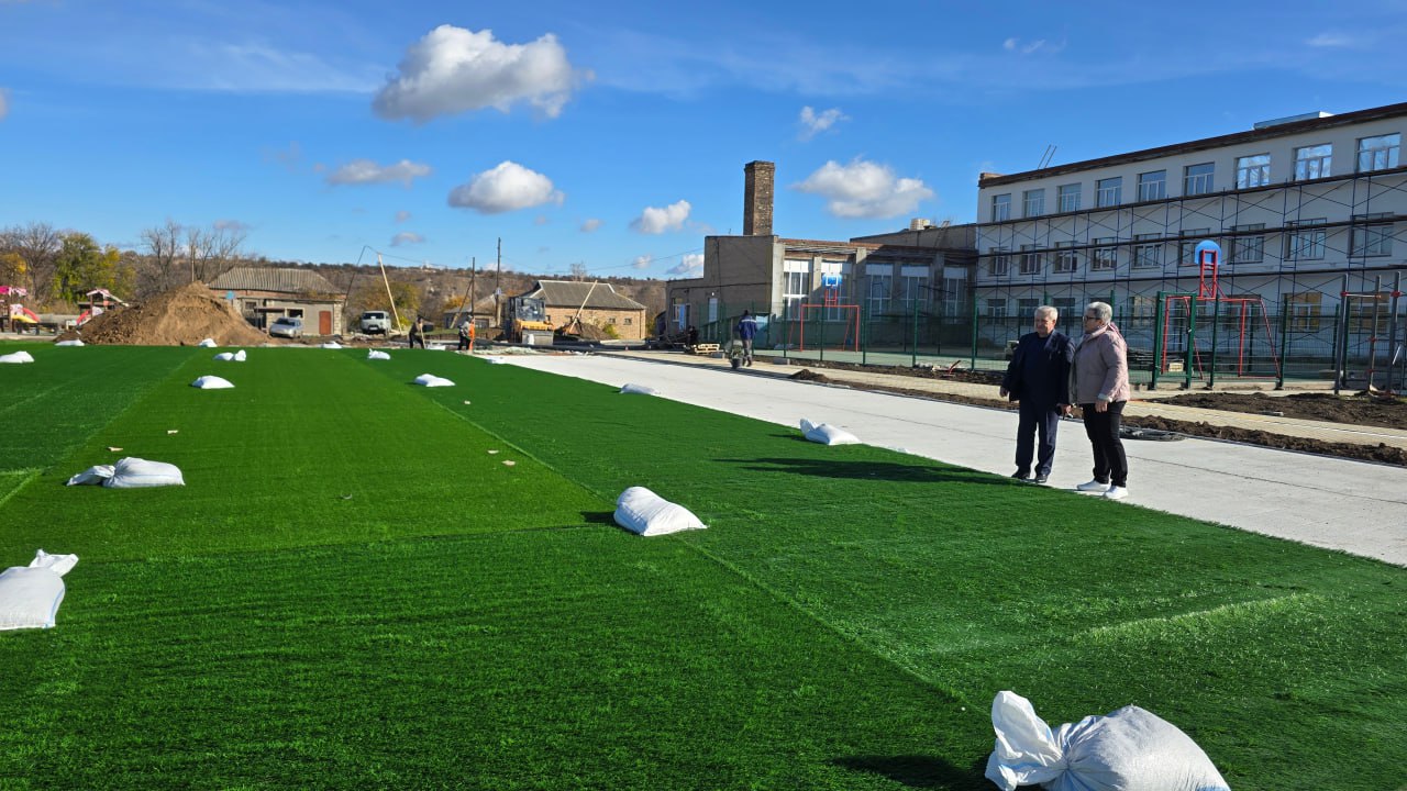 В ходе рабочего визита в село Раздольное Глава муниципального образования Старобешевский муниципальный округ Николай Михайлов проинспектировал ход выполнение ремонтных работ в ГБОУ «Раздольненская школа Старобешевского м.о.»...