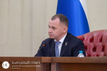 Фоторепортаж: Пленарное заседание Народного Совета ДНР