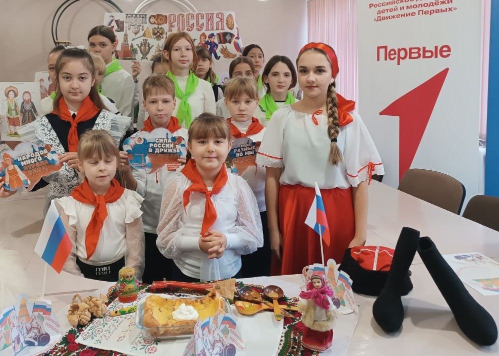 Игорь Мартынов: День народного единства в общеобразовательных учреждениях городского округа Енакиево