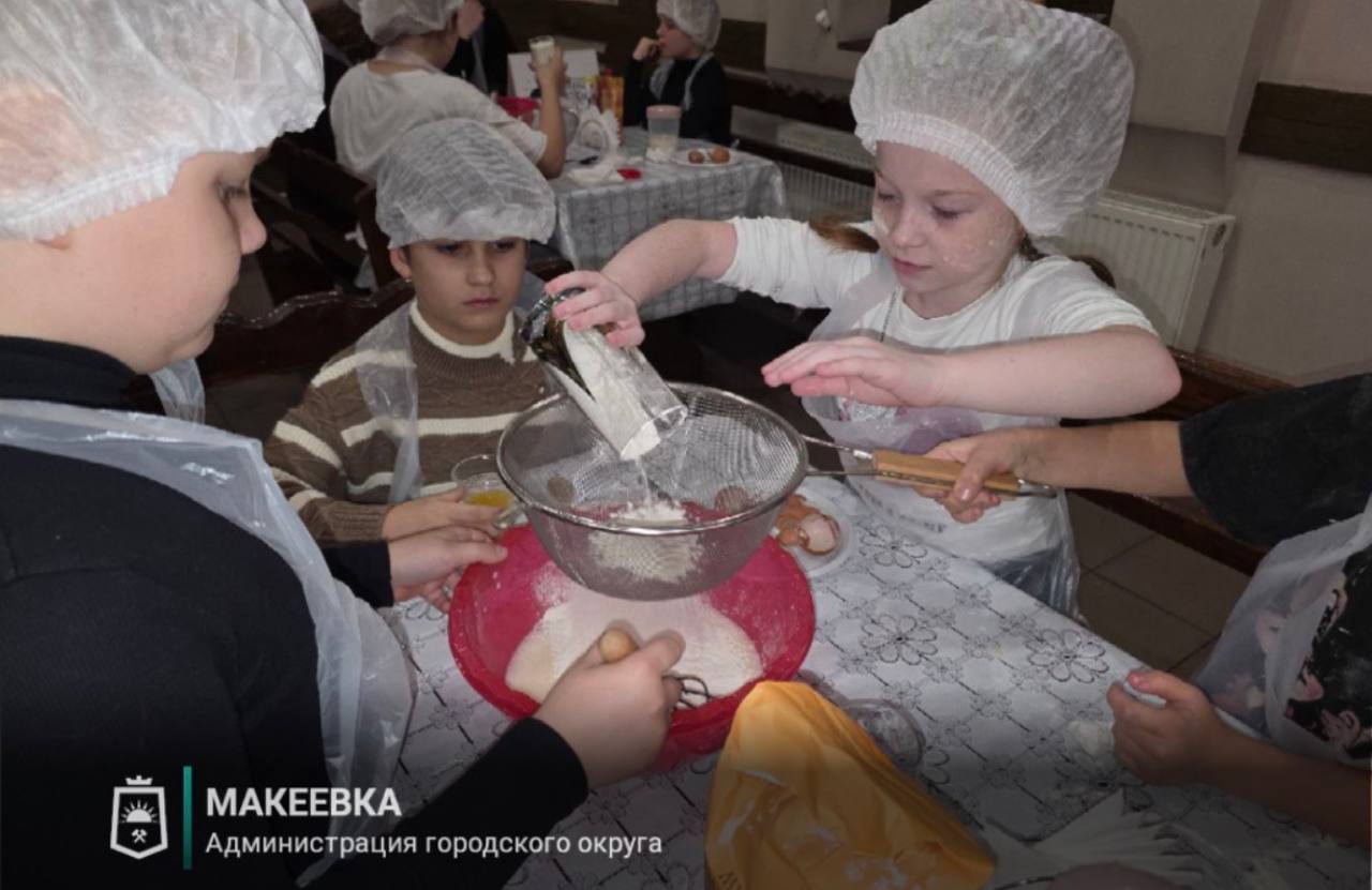 В Макеевке провели мастер-класс по изготовлению блюд русской кухни В Макеевке провели мастер-класс по изготовлению блюд русской кухни