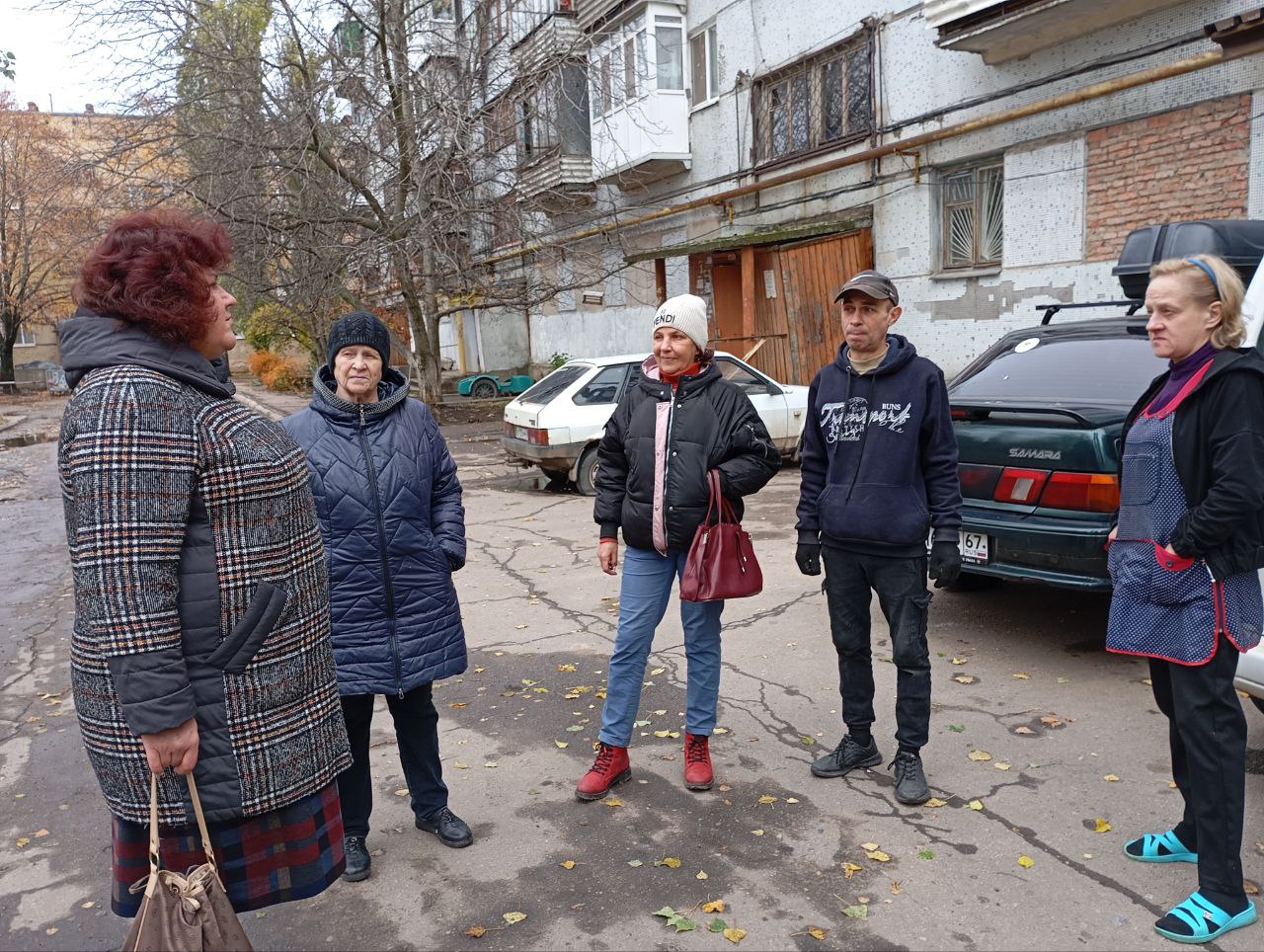 28 октября, руководитель общественной приемной местного отделения Всероссийской политической партии «Единая Россия» Татьяна Давыденко провела встречу с жителями города Светлодарск