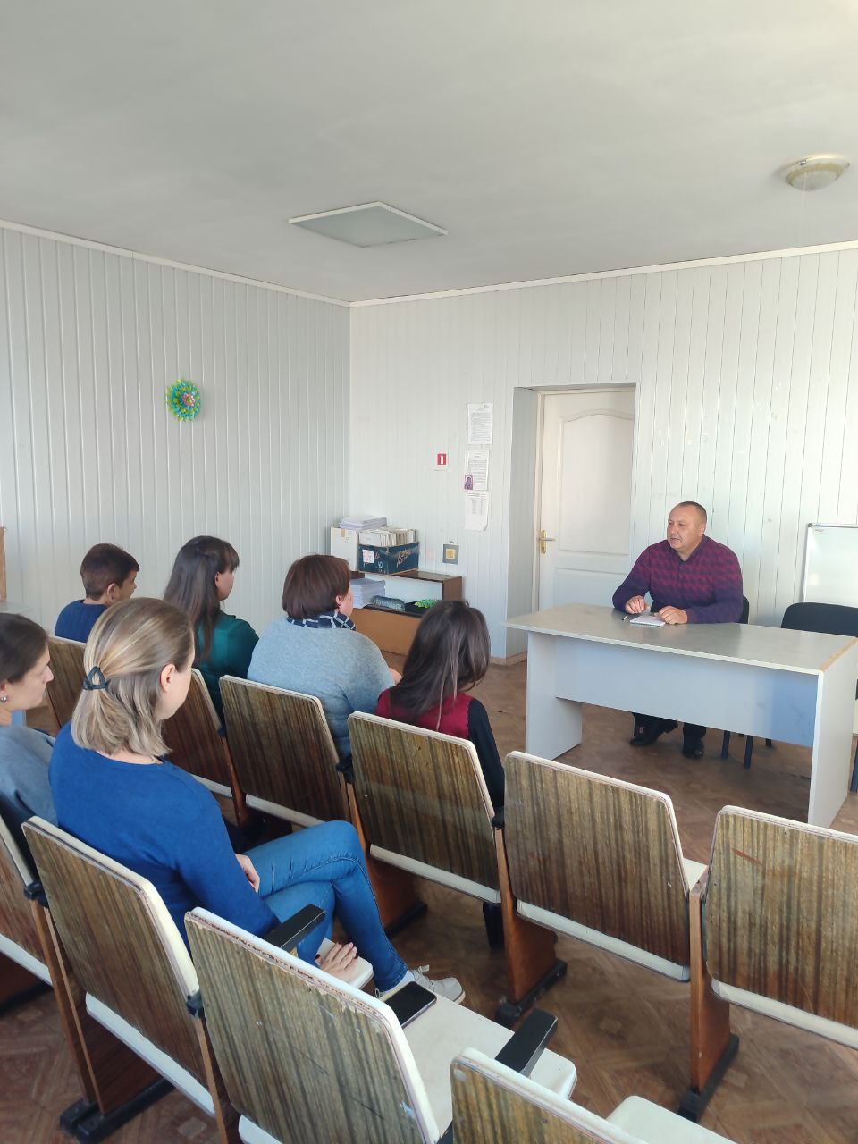 Сегодня, начальник Тельмановского территориального отдела Администрации Тельмановского округа провел встречу с коллективом филиала 28 ГКУ "Республиканский центра по предоставлению мер социальной поддержки" Тельмановского... Сегодня, начальник Тельмановского территориального отдела Администрации Тельмановского округа провел встречу с коллективом филиала 28 ГКУ "Республиканский центра по предоставлению мер социальной поддержки" Тельмановского...