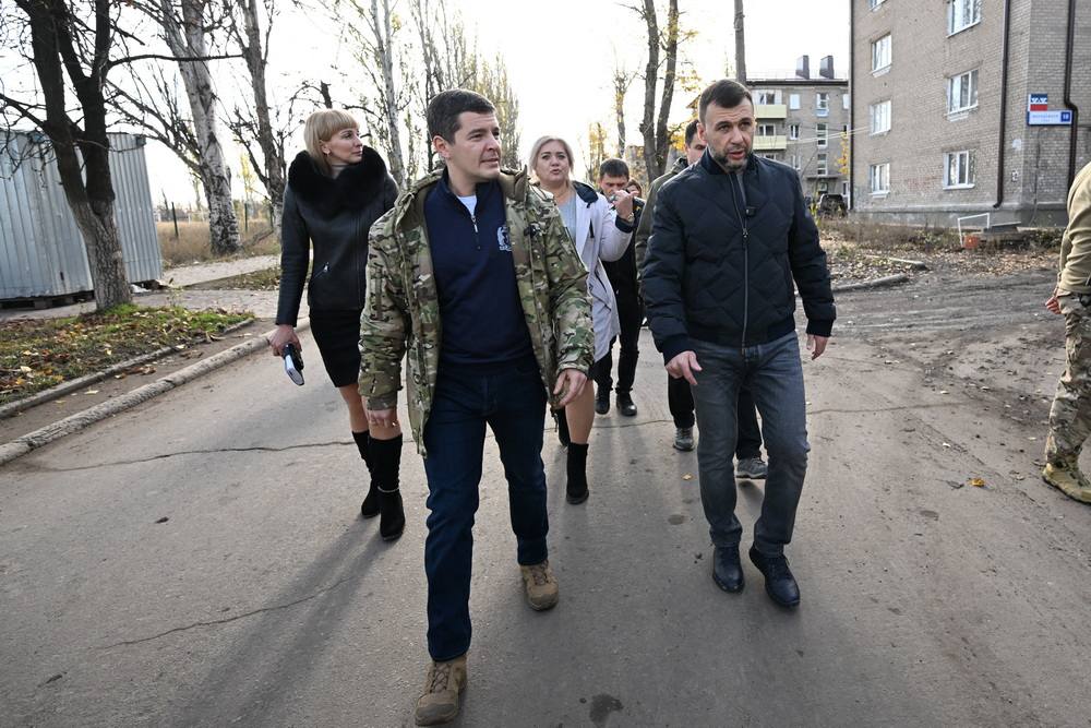 Глава Донецкой Народной Республики Денис Пушилин совместно с губернатором Ямало-Ненецкого автономного округа Дмитрием Артюховым посетили Авдеевку Глава Донецкой Народной Республики Денис Пушилин совместно с губернатором Ямало-Ненецкого автономного округа Дмитрием Артюховым посетили Авдеевку
