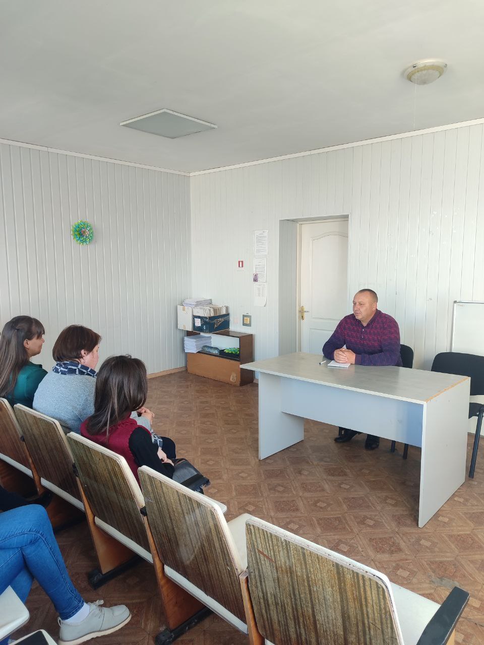 Сегодня, начальник Тельмановского территориального отдела Администрации Тельмановского округа провел встречу с коллективом филиала 28 ГКУ "Республиканский центра по предоставлению мер социальной поддержки" Тельмановского...