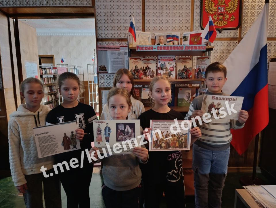 Во время осенних каникул в образовательных учреждениях Донецка прошли разнообразные мероприятия, посвященные Дню народного единства Во время осенних каникул в образовательных учреждениях Донецка прошли разнообразные мероприятия, посвященные Дню народного единства