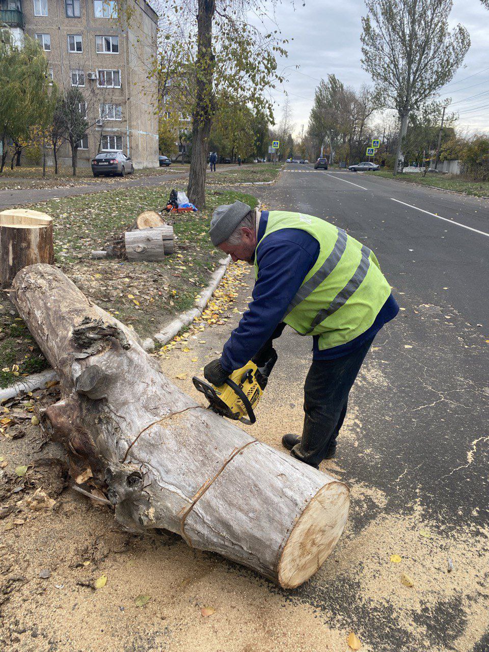 С заботой об округе.. На 31.10.2025 г. сотрудниками МУП "ЭКОС" выполнены следующие виды работ:   Вывоз мусора с территории ГБОУ "Школа №5 Ясиноватского МО" Восстановление наружного освещения по обращениям граждан (ул.... С заботой об округе.. На 31.10.2025 г. сотрудниками МУП "ЭКОС" выполнены следующие виды работ:   Вывоз мусора с территории ГБОУ "Школа №5 Ясиноватского МО" Восстановление наружного освещения по обращениям граждан (ул....